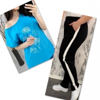 Костюм голубая футболка SIZE Plus женский образ и цветы с черными брюками IN