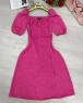 Платье с разрезом и декольте в горошек малина G290