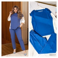 Костюм Size Plus кофта с контрастными белыми рукавами и брюки со швом спереди синий B77