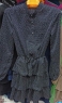 Платье в горошек с поясом воланы черное  K2-118