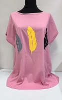 Свободная футболка SIZE PLUS три пера розовая IN