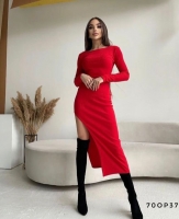 Платье лапша с длинным рукавом и разрезом красное OP37