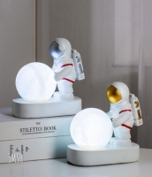 Декоративный светодиодный ночник космонавт