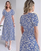 Платье миди в цветы голубое D761