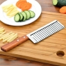 Кухонный волнистый нож для фигурной нарезки овощей и фруктов с деревянной ручкой